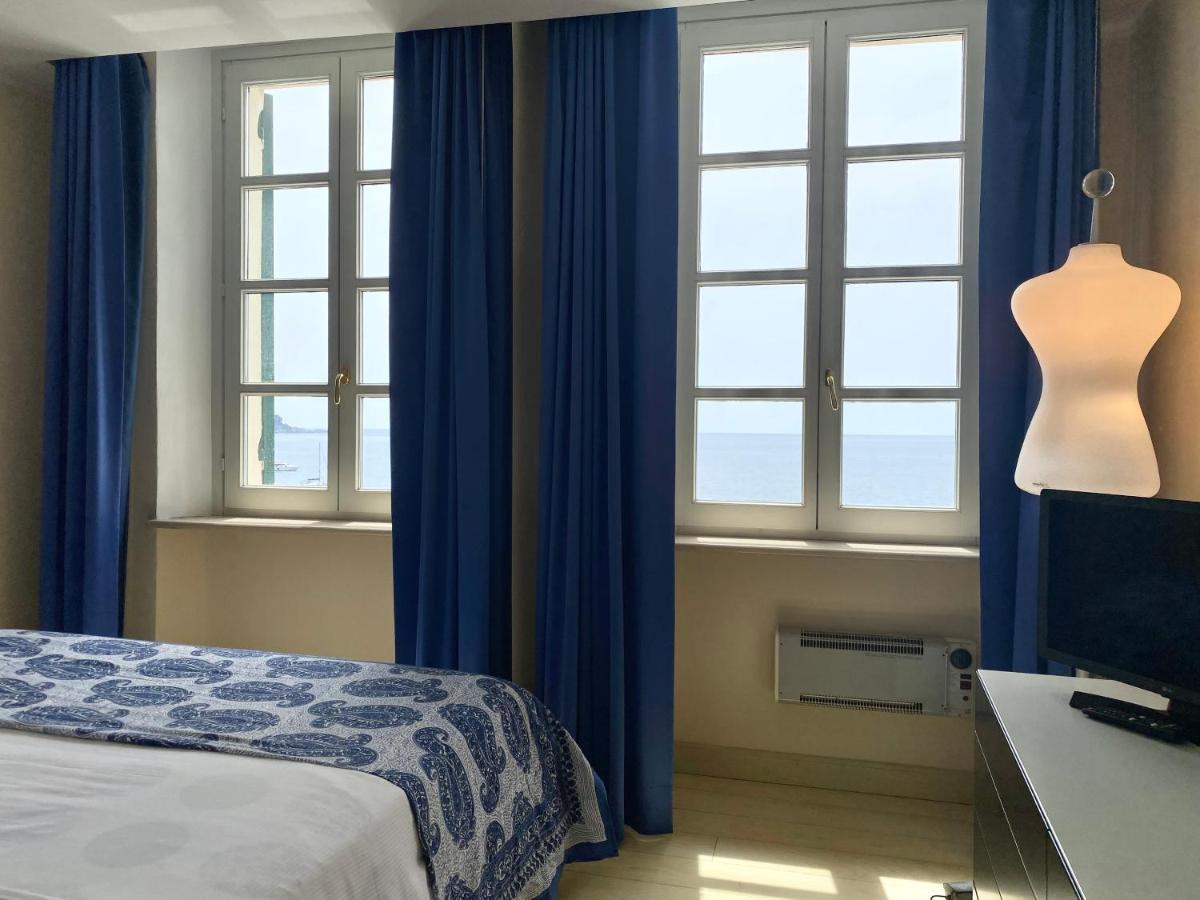 Casaviva - Beachfront Trilo With Parking In * Camogli