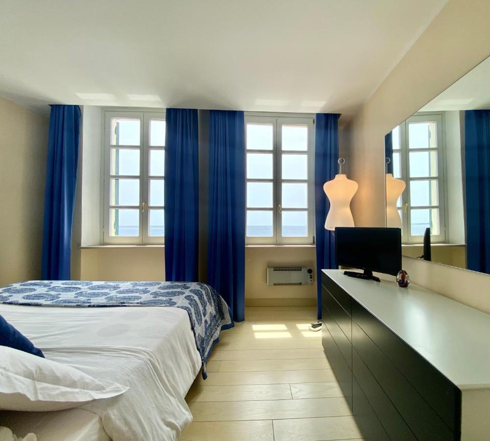 Casaviva - Beachfront Trilo With Parking In * Camogli