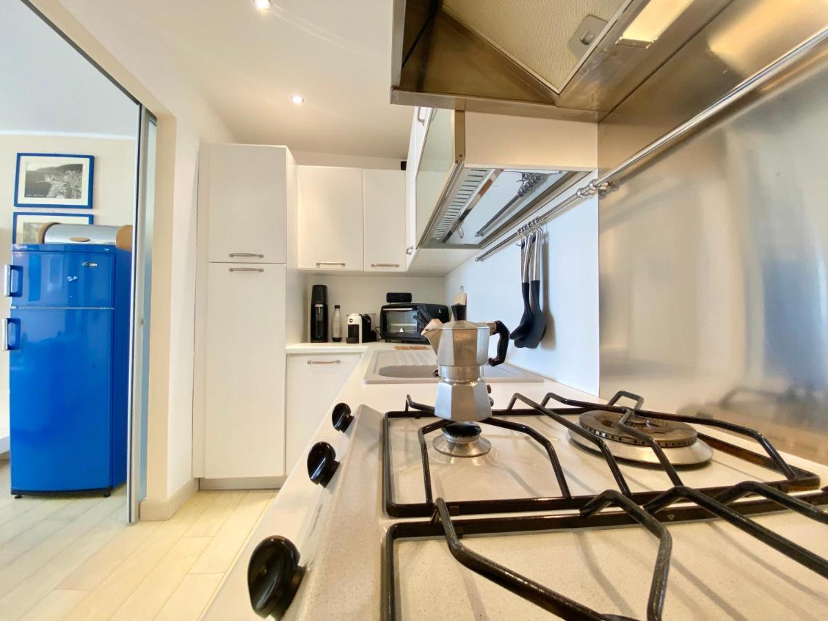 Casaviva - Beachfront Trilo With Parking In Appartamento Camogli