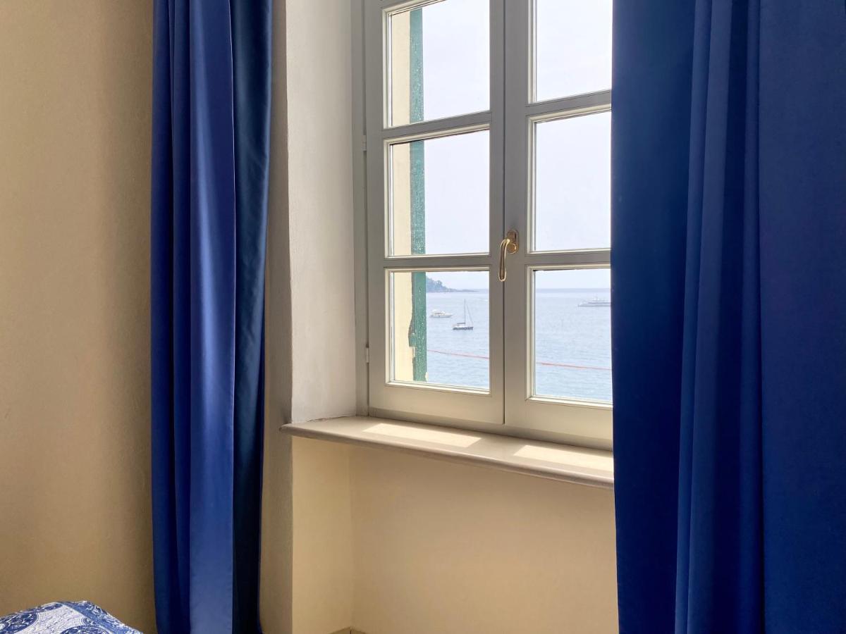 Casaviva - Beachfront Trilo With Parking In *